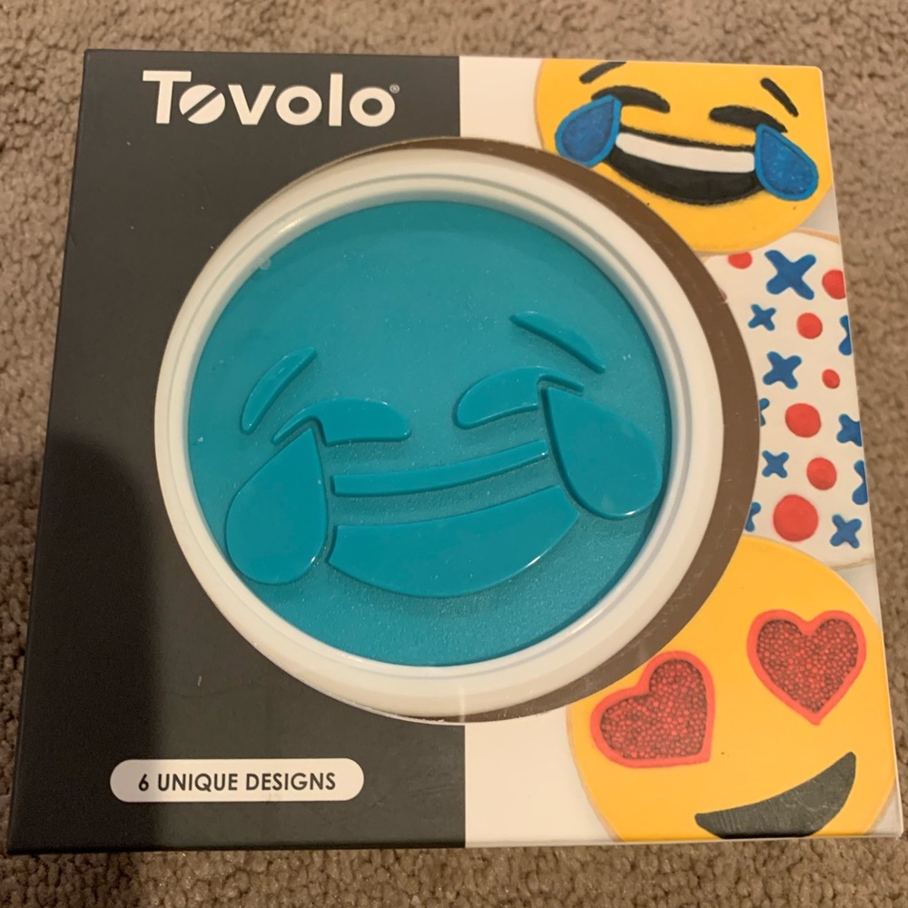 Tovolo Boxed Emoji Cookie Cutters Cookie Press 6 Unique Designs NIB